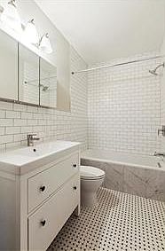 4th image of 127 Halsey St #2