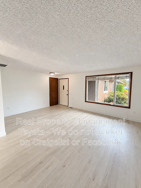 2 bed, 1.0 bath, 970 sqft, $1,600 — Photo 2