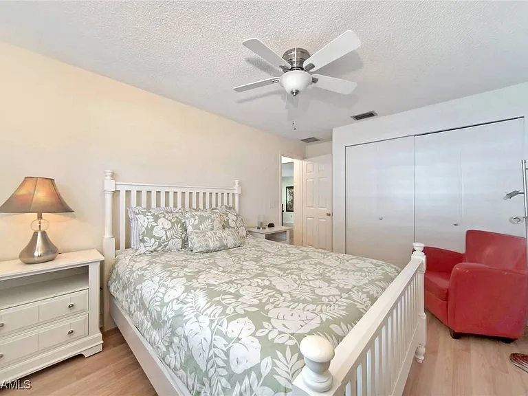 1140 SW 44th St — Photo 9