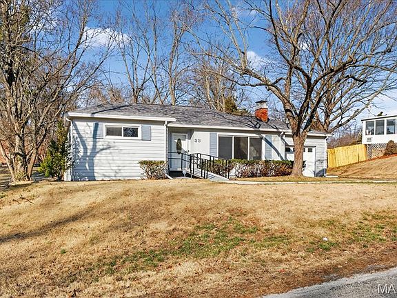3rd image of 33 Lakewood Dr
