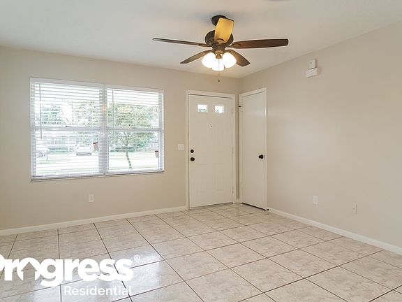 3rd image of 14825 Sussex Dr
