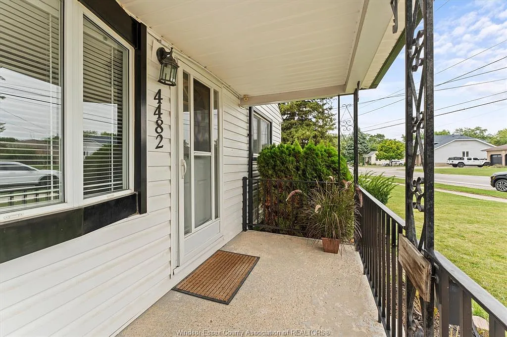 3 bed, $2,250 — Photo 2