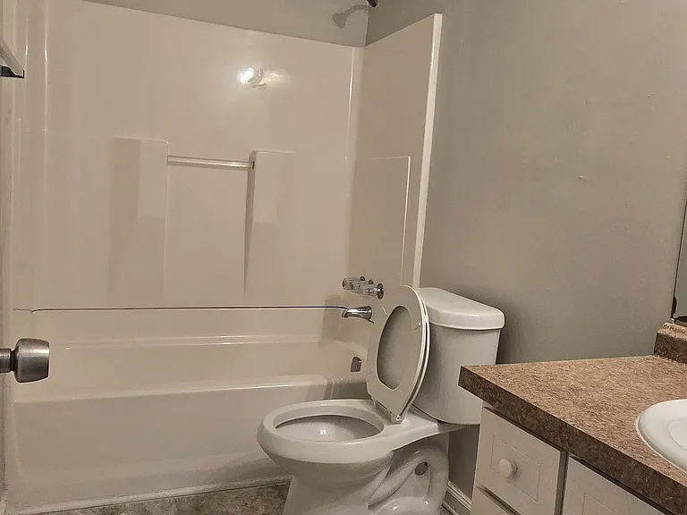 318 Freeport Dr #318 — Photo 5