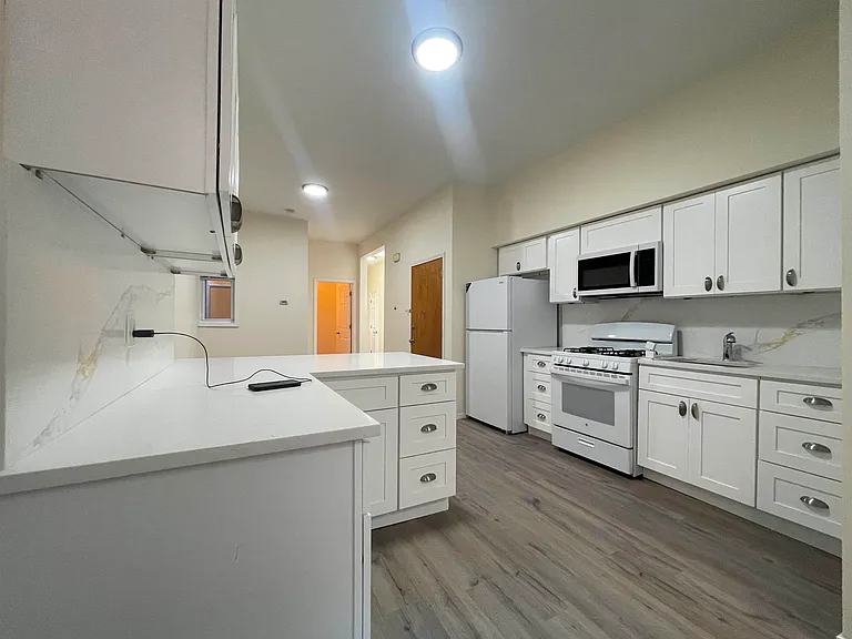 265 Baldwin Ave #3R — Photo 16