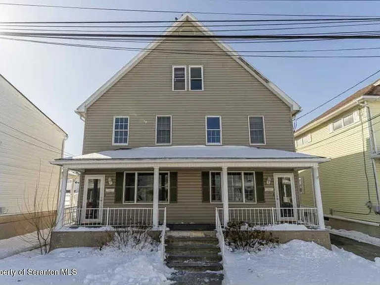 112 E Grove St — Photo 1
