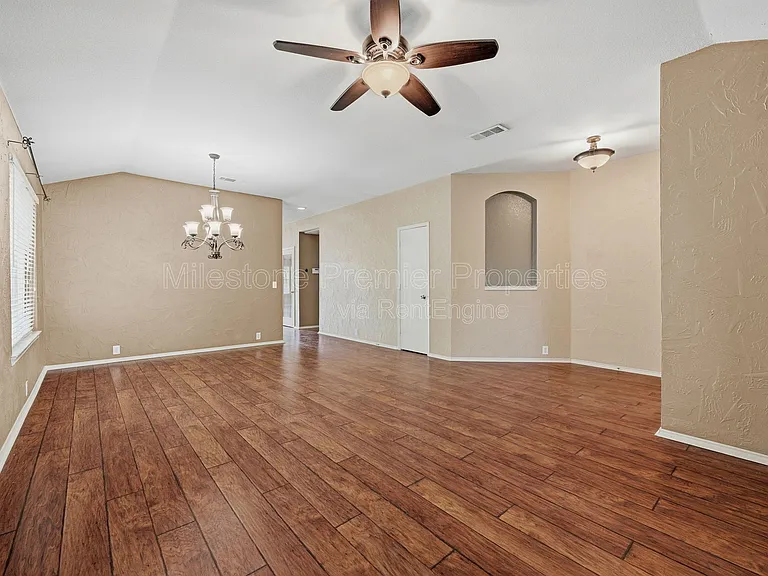 2304 Pheasant Run — Photo 4