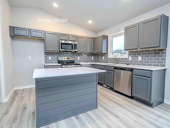 3rd image of 206 S Walnut Dr
