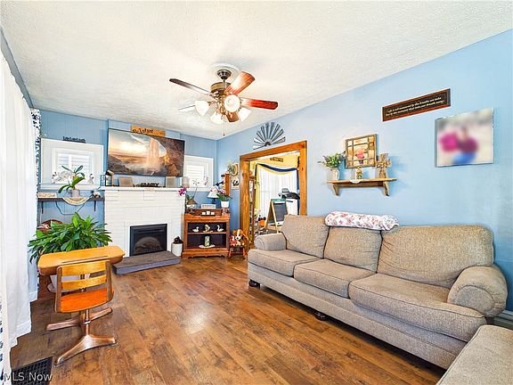 5th image of 3931 10th Ave