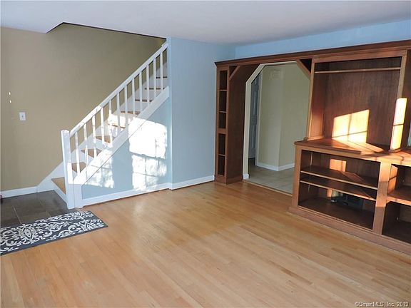 2nd image of 24 Gayfeather Ln #24
