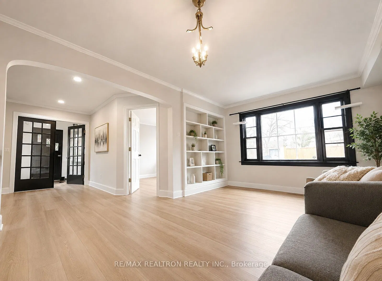 5 bed, $2,180 — Photo 1