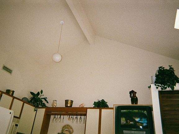 17 foot cathederal ceilings w/ two skylights