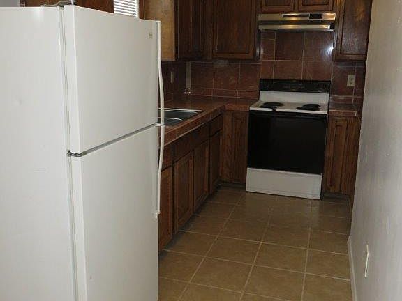 4th image of 2214 Little Walnut Rd