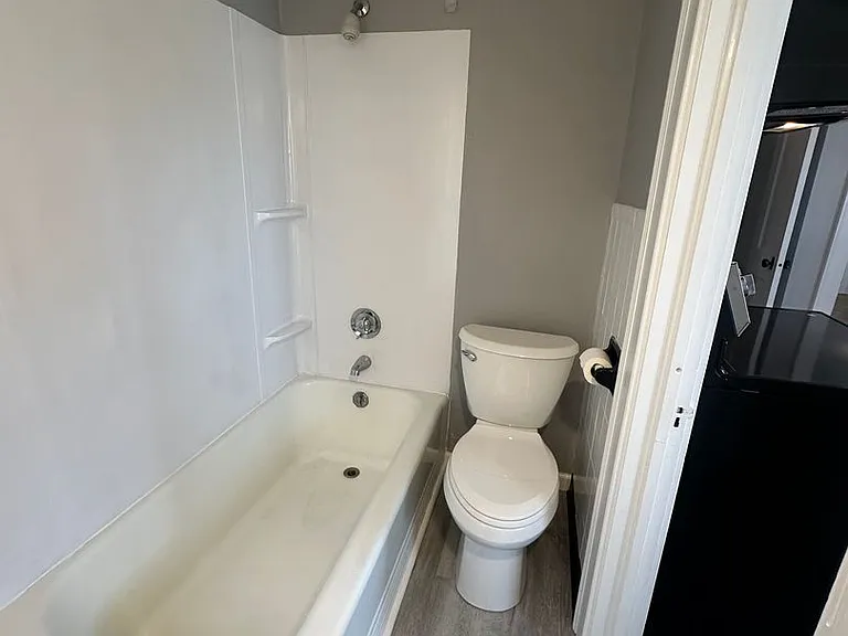 160 S Main St — Photo 5