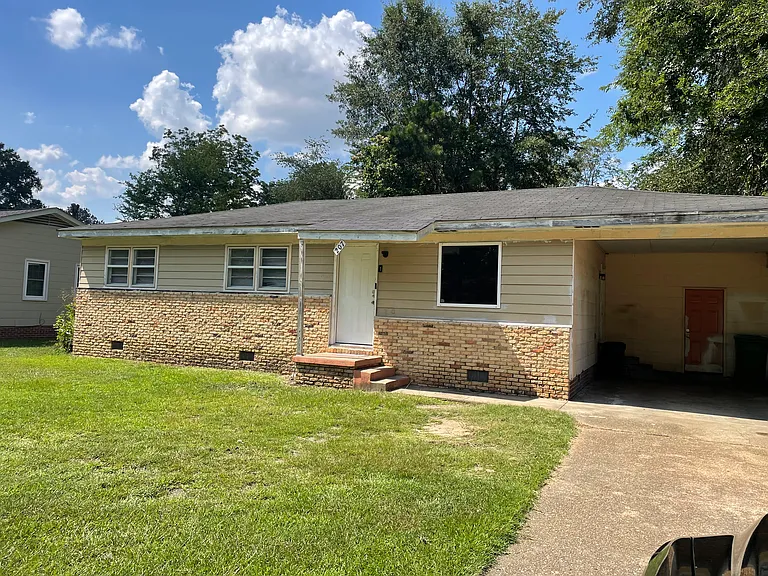 207 McHall Dr — Photo 1