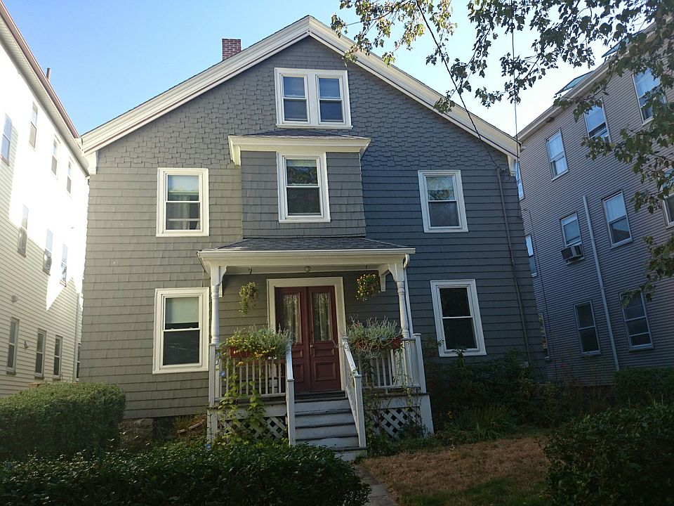 2nd image of 122 Chestnut St