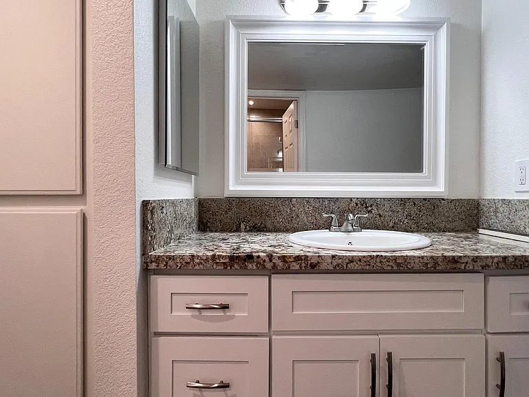 134 S Western Ave #20 — Photo 13