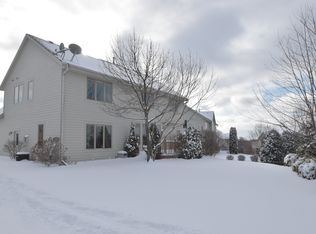 1626 Deer Trl, Waukesha, WI 53189