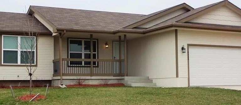 4332 SE Horseshoe Bend Dr — Photo 1