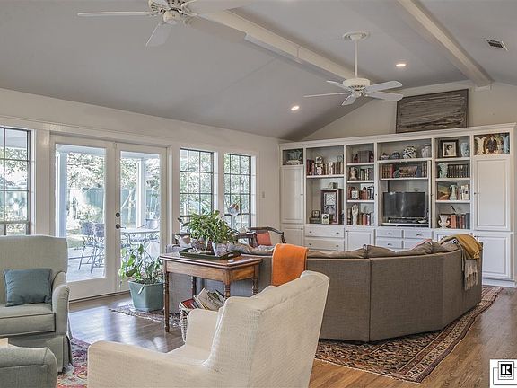 3rd image of 2703 River Oaks Dr #1