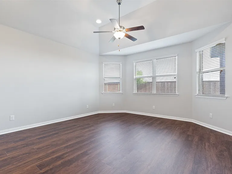 912 Slate Ln — Photo 15