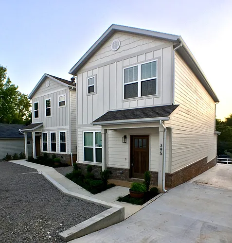 401 S Hill Ave Photo 1