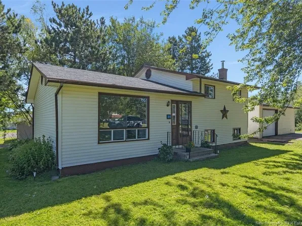 31 Roxboro Ct, Moncton, NB E1G 4E7