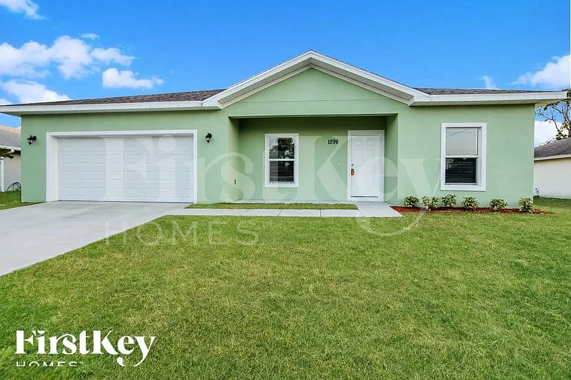4 bed, 2.0 bath, 1724 sqft, $1,720 — Photo 2