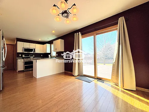 330 NE Cardinal Ln Photo 1