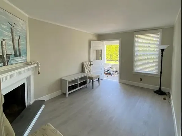 191 Coggeshall Ave APT 1, Newport, RI 02840