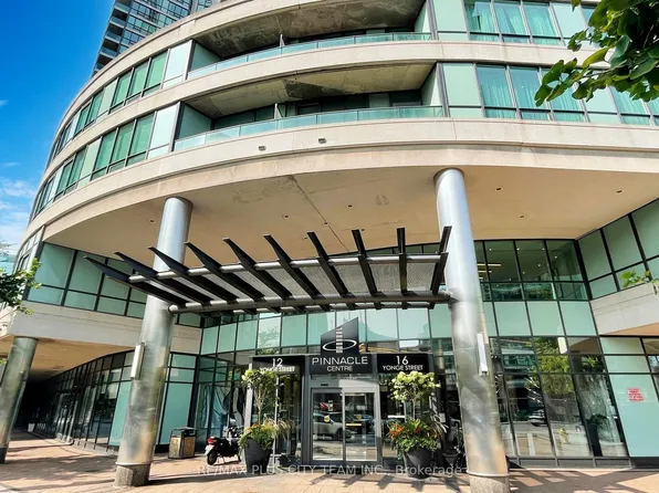 16 Yonge St #502, Toronto, ON M5E 2A3