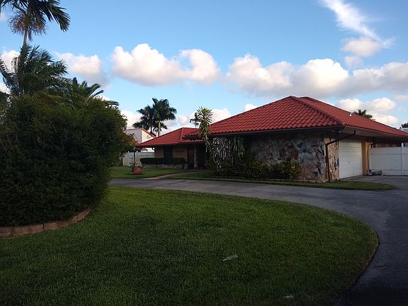 3rd image of 10450 NW 133rd St