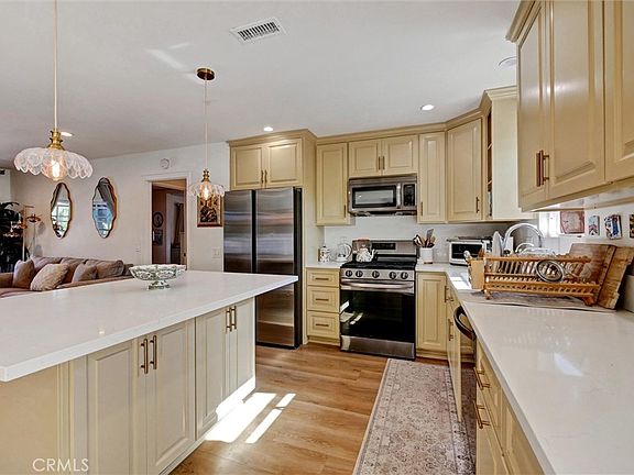 5th image of 227 Oak Pl