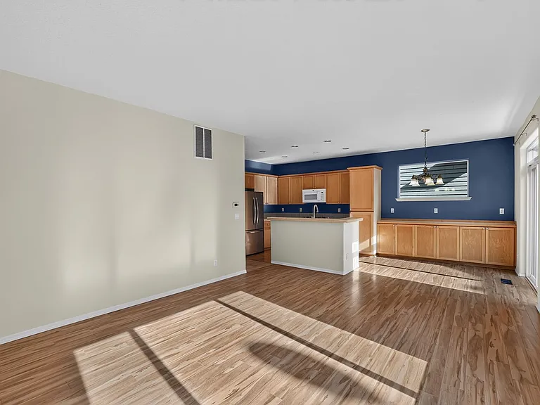 472 NE 60th Ave — Photo 7