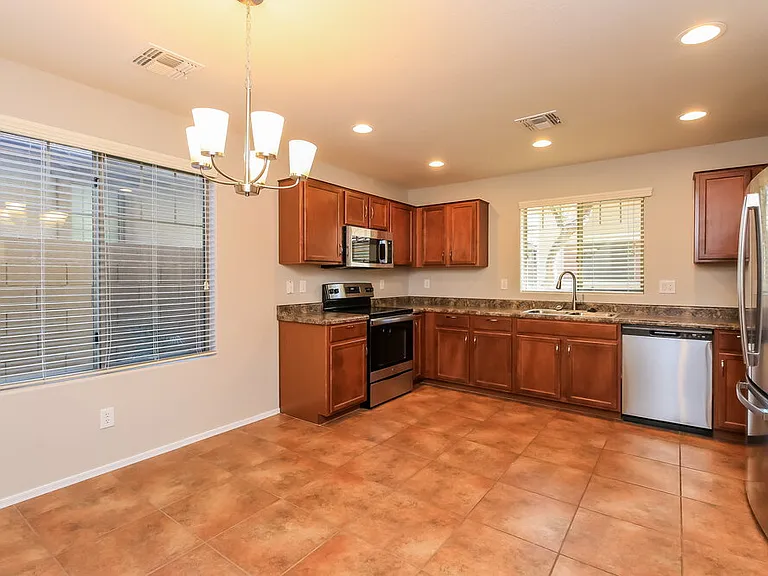 2456 E Vermont Dr — Photo 7