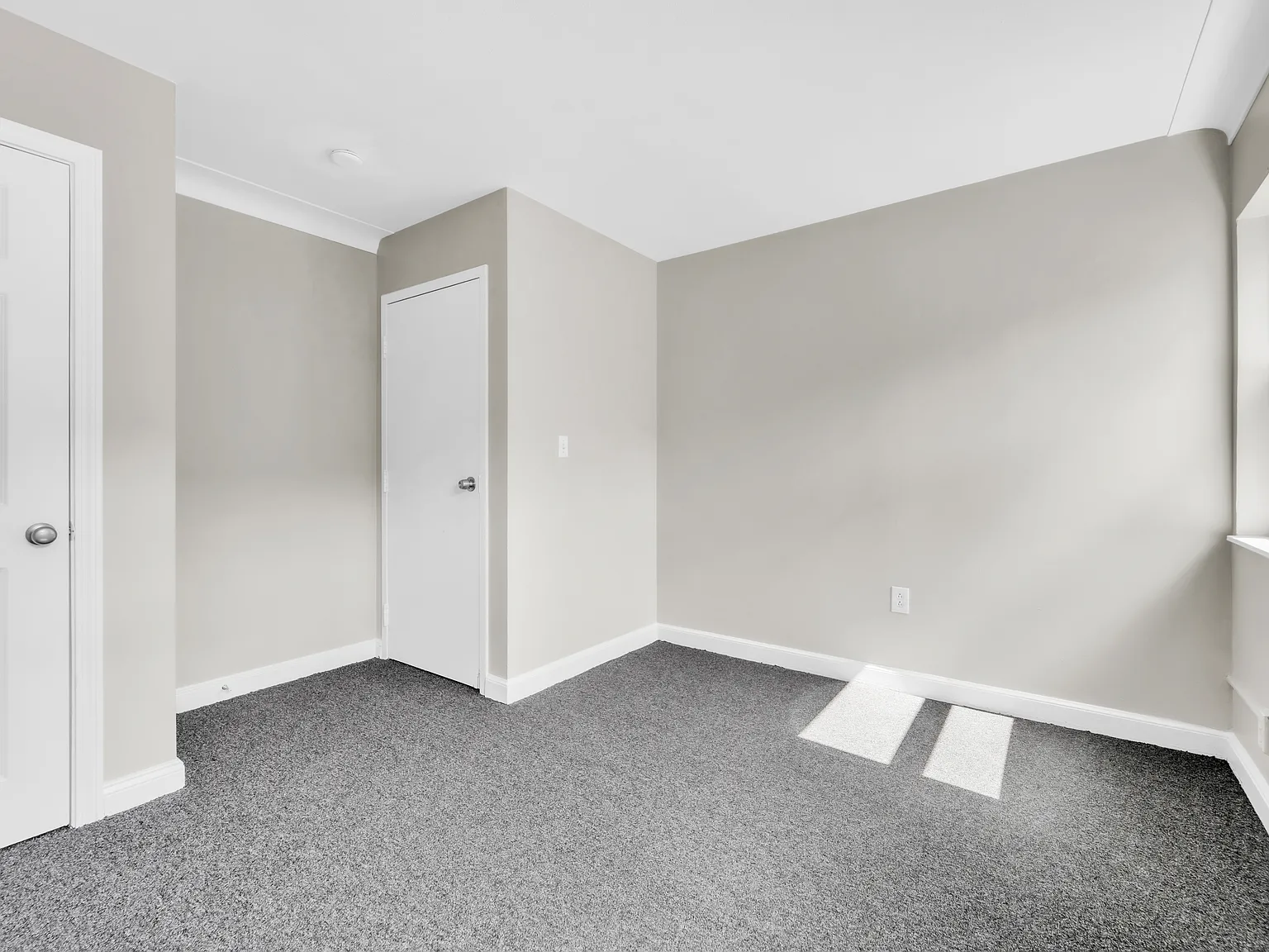 1 bed, 900 sqft, $1,295 — Photo 4
