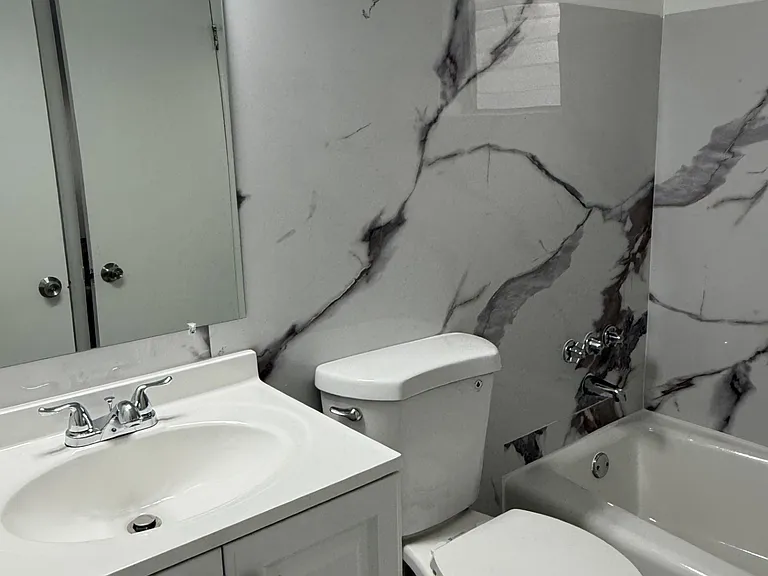 Esquire Apartments — Photo 8