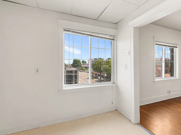 Historic Paramount Apartments — Photo 22