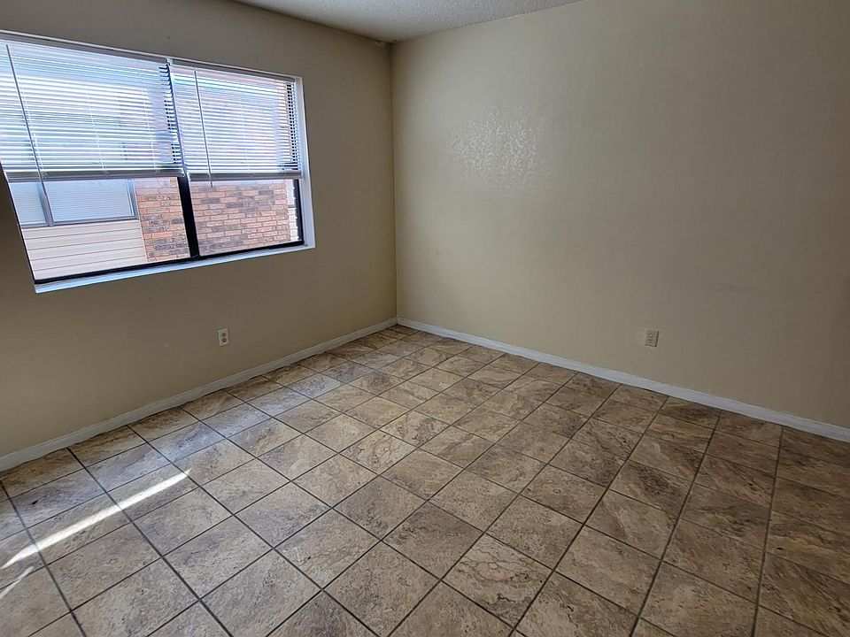 1st image of 102 E Truman Ave