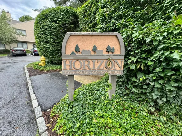 1 Horizon Dr APT 11, Norwalk, CT 06854