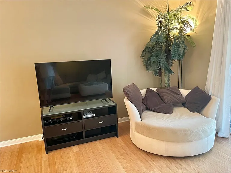 5601 Cove Cir — Photo 16