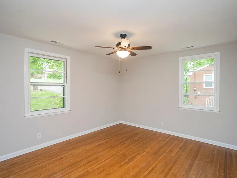 4933 Millerwood Dr — Photo 18
