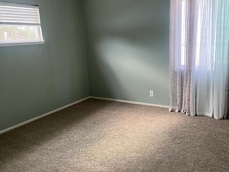 2440 E Locust Ave — Photo 2
