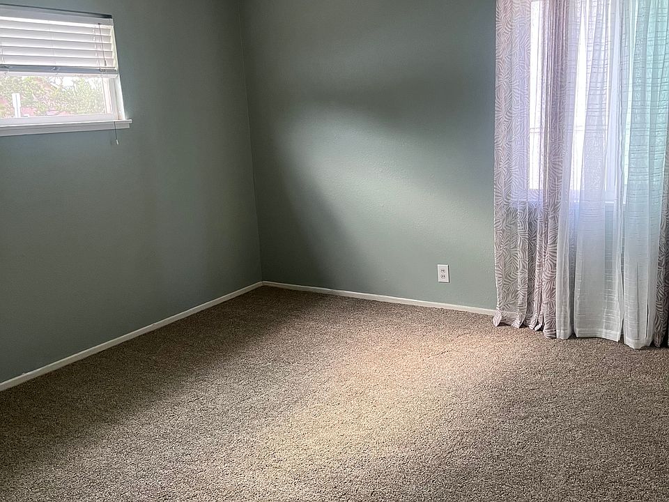 2nd image of 2440 E Locust Ave