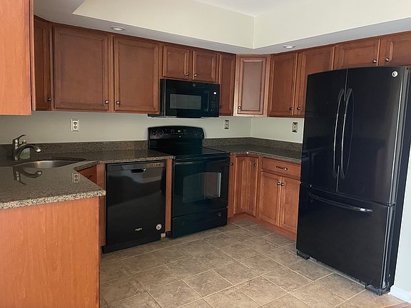 3rd image of 696 Metro Ct
