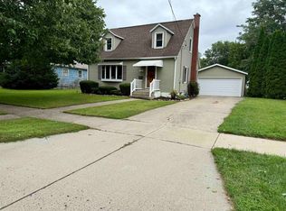 420 N Palm St, Janesville, WI 53548
