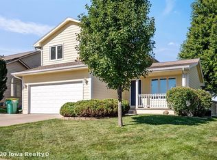 1215 N 7th St, Indianola, IA 50125