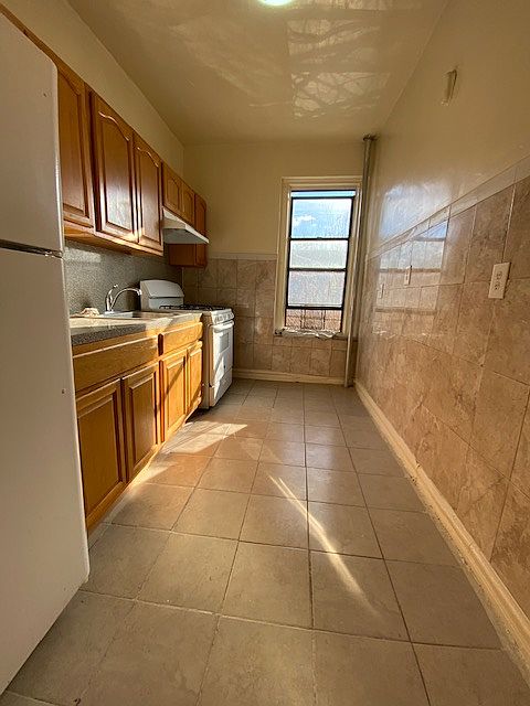 1st image of 2150 Bedford Ave #B3s
