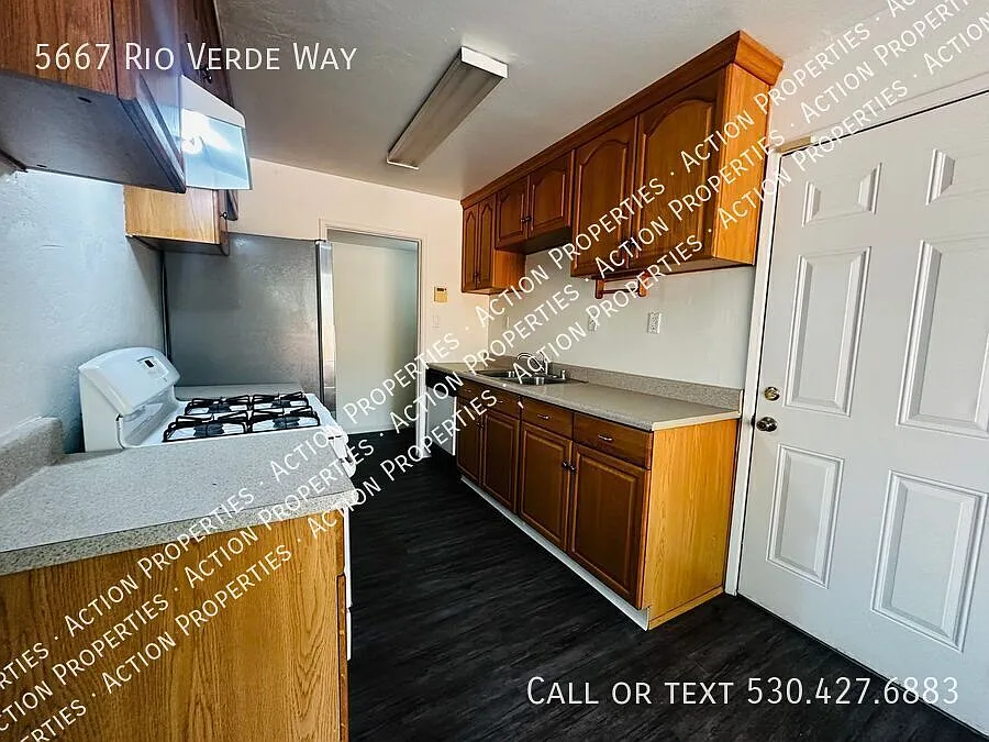 3 Bedroom Home in North Highlands — Photo 3