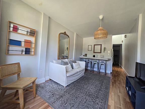 4th image of 415 Humphreys St APT 9