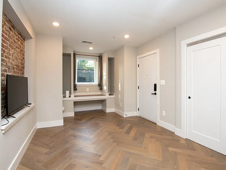 1457 Girard St NW #1 — Photo 3